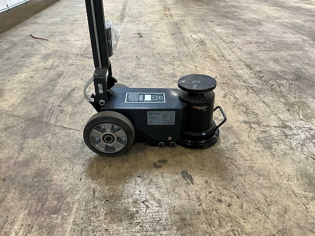 2024 stahlgruppe sghj50t pneumatische garagekrik - afbeelding 1 van  6