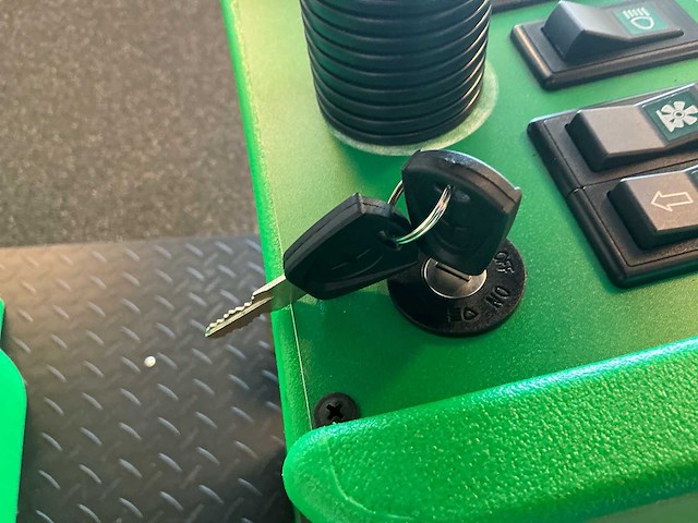 2024 stahlwerk sw1250 zelfrijdende veegmachine - afbeelding 9 van  16