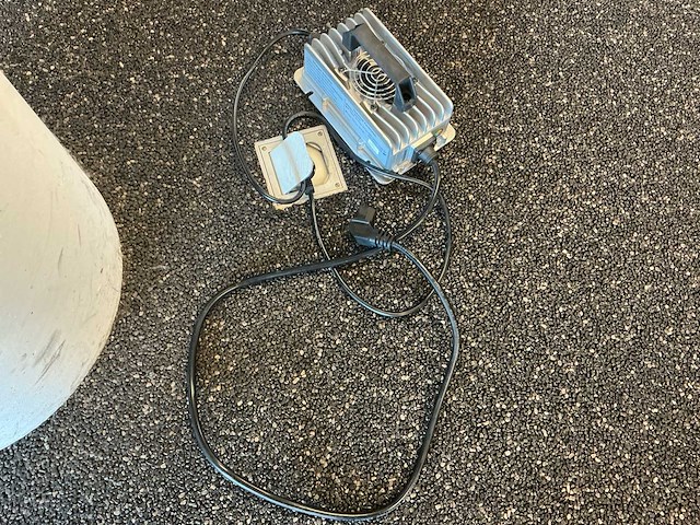 2024 stahlwerk sw1250 zelfrijdende veegmachine - afbeelding 11 van  16