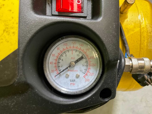 2024 stanley d200/8/24 luchtcompressor - afbeelding 4 van  6