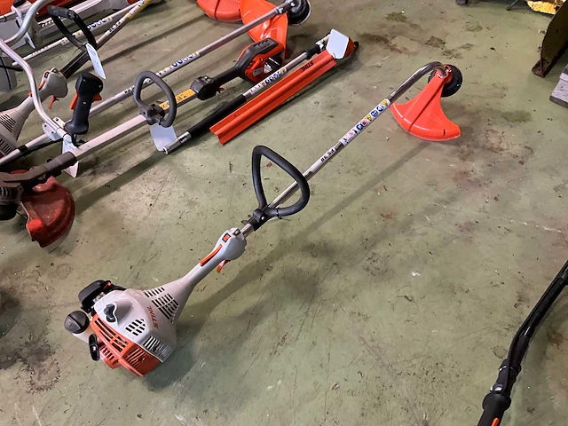 2024 stihl fs 38 trimmer/ bosmaaier - afbeelding 1 van  5