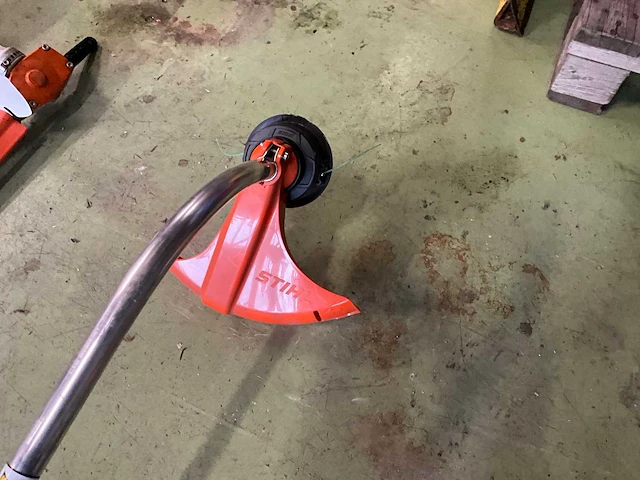 2024 stihl fs 38 trimmer/ bosmaaier - afbeelding 4 van  5