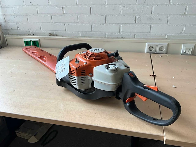 2024 stihl hs 82r heggenschaar - afbeelding 1 van  4