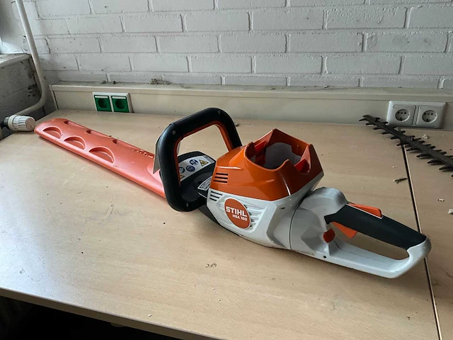 2024 stihl hsa 100 accu heggenschaar - afbeelding 1 van  5