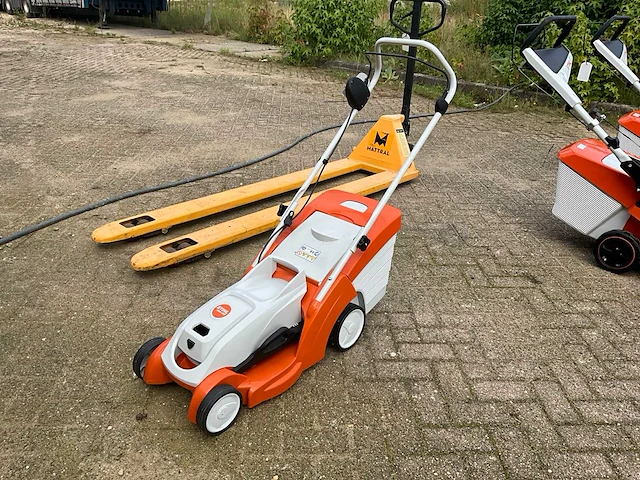 2024 stihl rma 239 accu grasmaaier - afbeelding 1 van  11