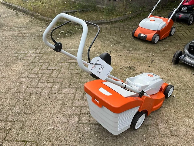 2024 stihl rma 239 accu grasmaaier - afbeelding 5 van  11