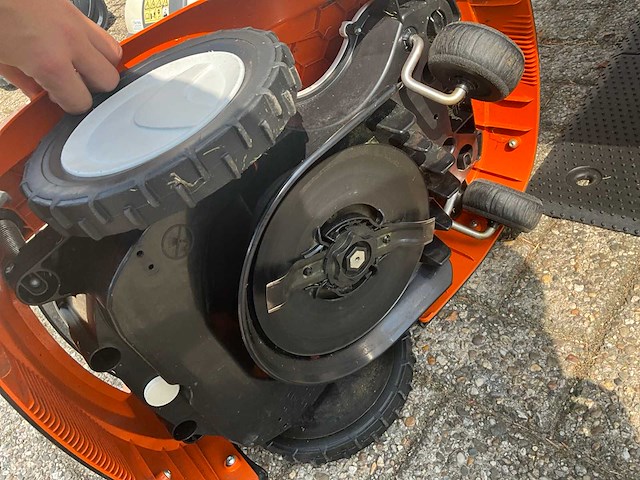 2024 stihl rmi 422 p robotmaaier - afbeelding 6 van  8