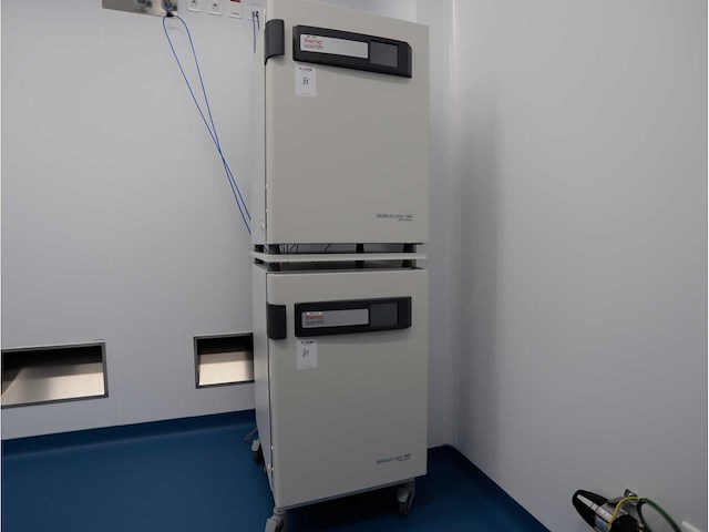 2024 thermowetenschappelijke heracell vios 160i cr laboratorium co2-incubator (2x) - afbeelding 1 van  9