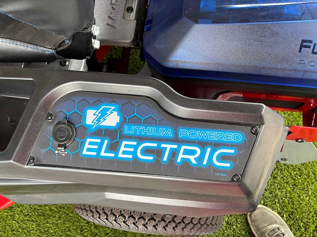 2024 toro emr4275 zero-turn - ride on lawn mower - afbeelding 1 van  2