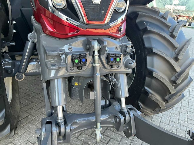 2024 valtra q265 direct unlimited vierwielaangedreven landbouwtractor - afbeelding 18 van  56