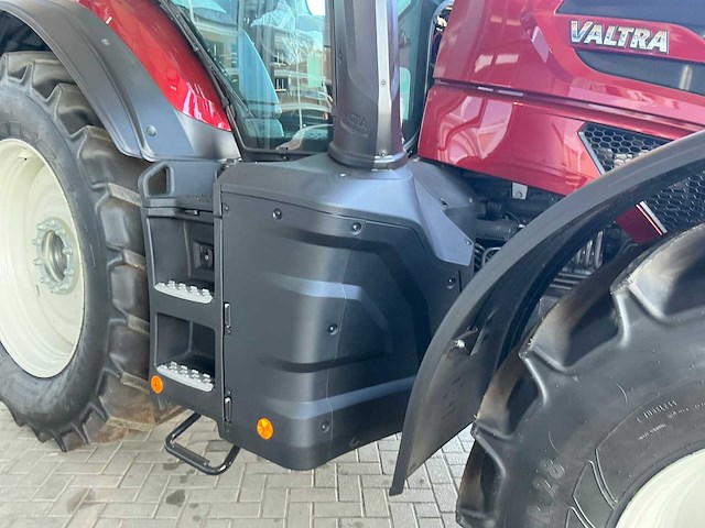 2024 valtra q265 direct unlimited vierwielaangedreven landbouwtractor - afbeelding 24 van  56