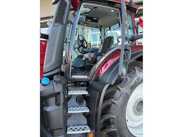 2024 valtra q265 direct unlimited vierwielaangedreven landbouwtractor - afbeelding 31 van  56