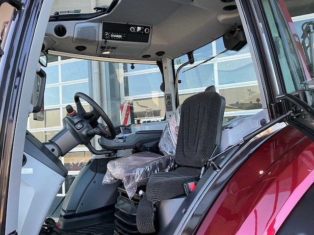2024 valtra q265 direct unlimited vierwielaangedreven landbouwtractor - afbeelding 32 van  56