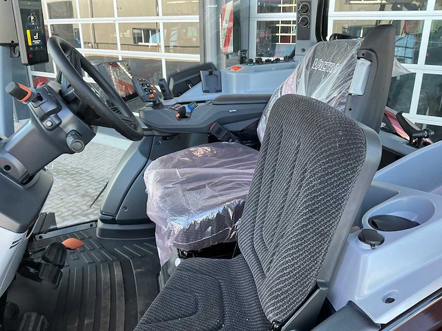 2024 valtra q265 direct unlimited vierwielaangedreven landbouwtractor - afbeelding 33 van  56