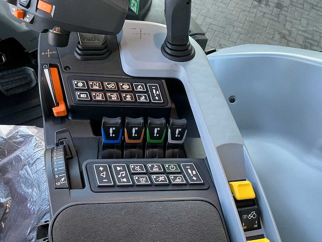 2024 valtra q265 direct unlimited vierwielaangedreven landbouwtractor - afbeelding 38 van  56