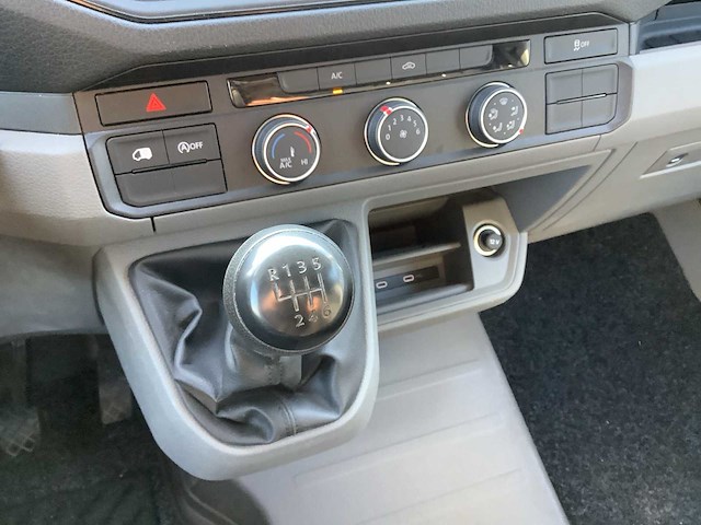 2024 volkswagen crafter 30 2.0 tdi bedrijfswagen v-90-dfn - afbeelding 15 van  35