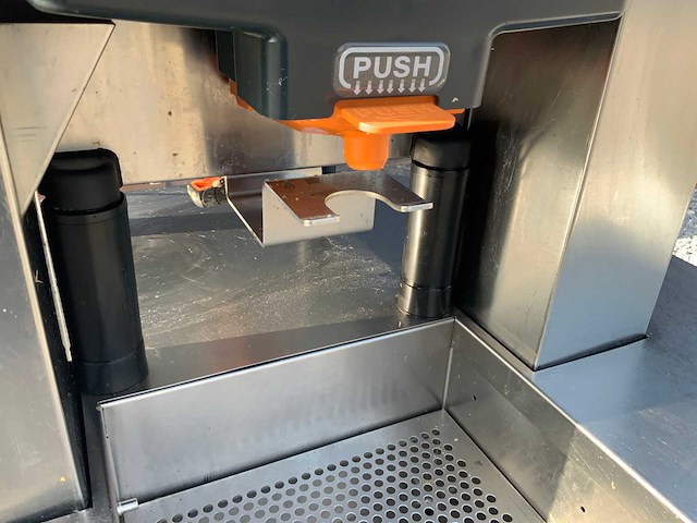 2024 zummo z40 sinaasappelpersmachine met flessenrek - afbeelding 9 van  12