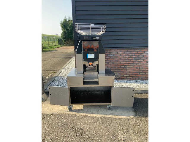 2024 zummo z40 sinaasappelpersmachine met flessenrek - afbeelding 12 van  12