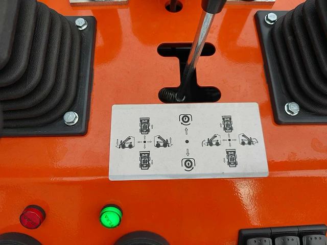 2025 - 36c - skidsteer loader - afbeelding 7 van  23