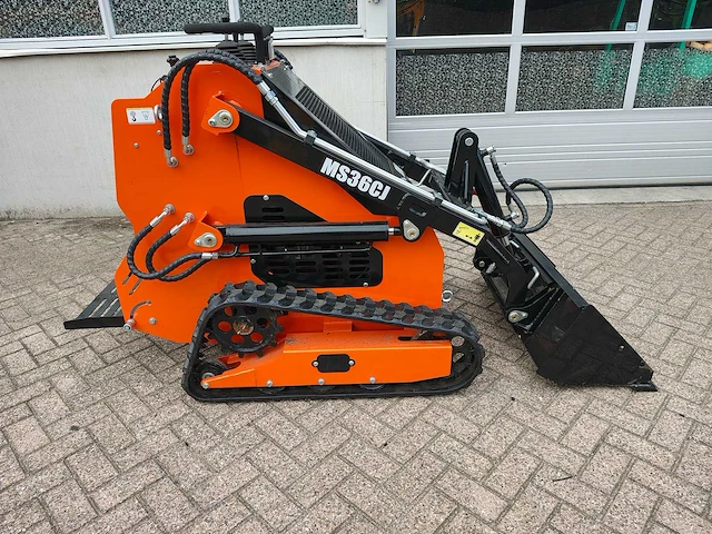2025 - 36c - skidsteer loader - afbeelding 12 van  23