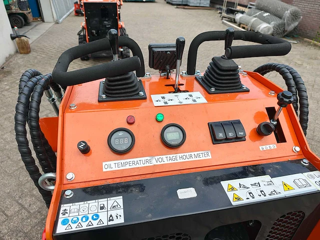 2025 - 36c - skidsteer loader - afbeelding 2 van  20