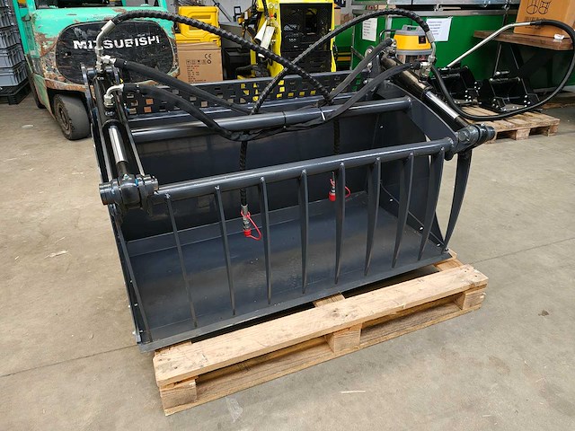 2025 - bak met klem voor minishovel, euro aansluiting - afbeelding 4 van  11