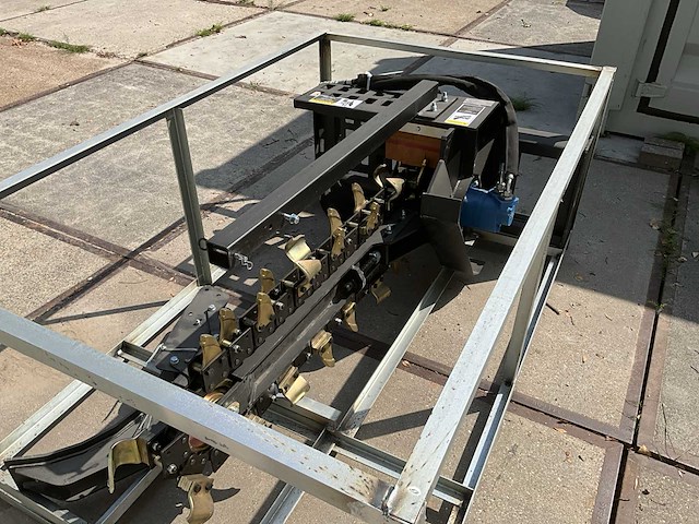 2025 - kettinggraver / - sleuvengraafmachine - afbeelding 11 van  13