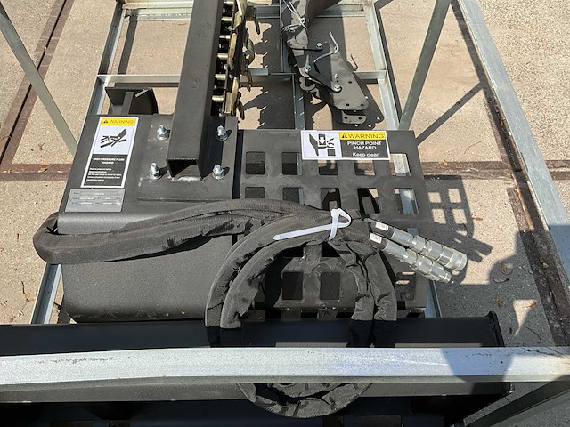 2025 - kettinggraver / - sleuvengraafmachine - afbeelding 10 van  13