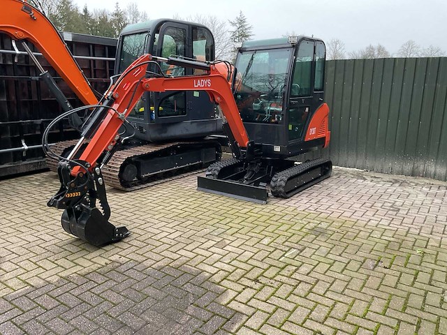 2025 - ladys dy30t kubota - dy30t - afbeelding 28 van  33