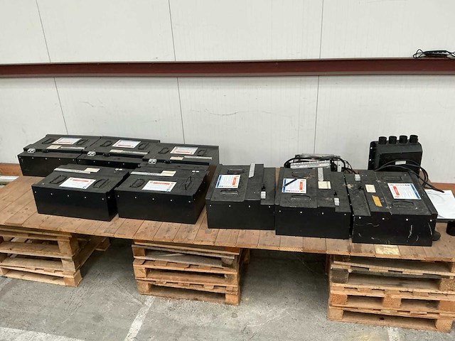 2025 - lithium accu’s inclusief opladers (10x) - afbeelding 1 van  4