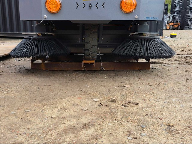 2025 - okg - dy-1400p - straatveegmachine - afbeelding 13 van  20