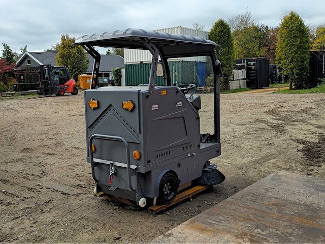 2025 - okg - dy-1400p - straatveegmachine - afbeelding 15 van  20