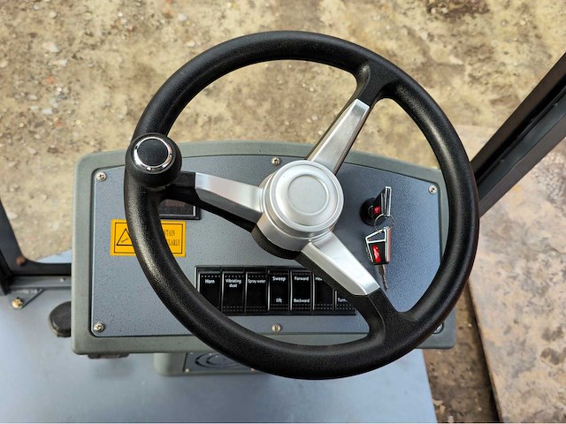 2025 - okg - dy-1400p - straatveegmachine - afbeelding 1 van  12