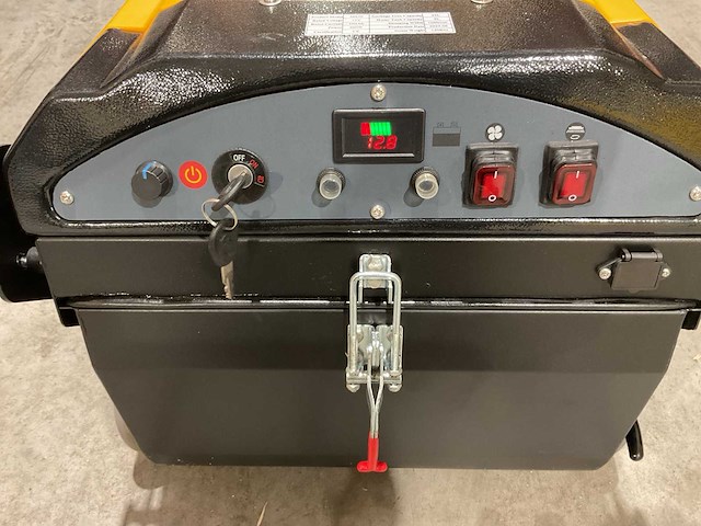 2025 - rte ms30 veegmachine - afbeelding 14 van  17