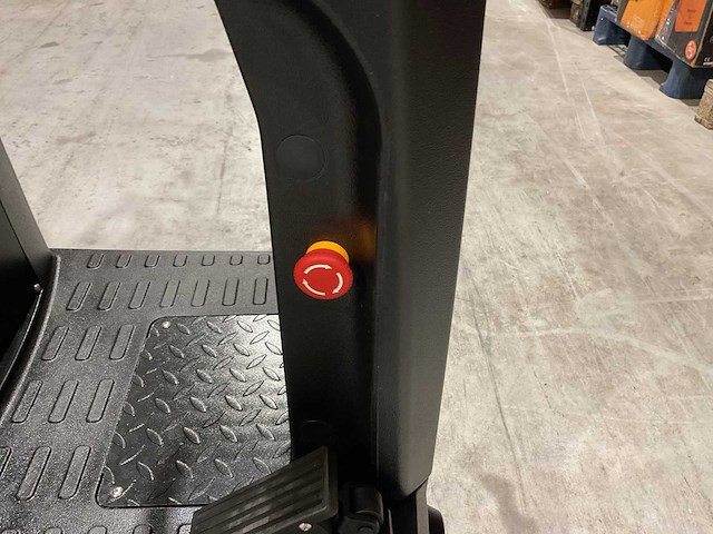 2025 - rte rofs-70 schoonmaakwagen - afbeelding 2 van  13