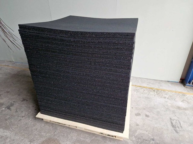 2025 - rubberen vloertegel / sportvloer - afbeelding 1 van  4