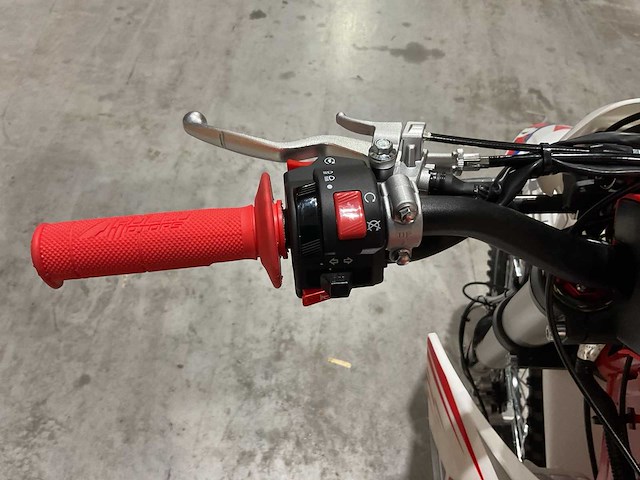 2025 - ultra cross thunder 300 rood agb40-1 motorfiets - afbeelding 5 van  23