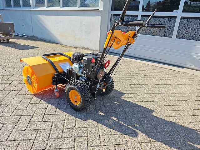 2025 - veegmachine met benzinemotor - afbeelding 14 van  15