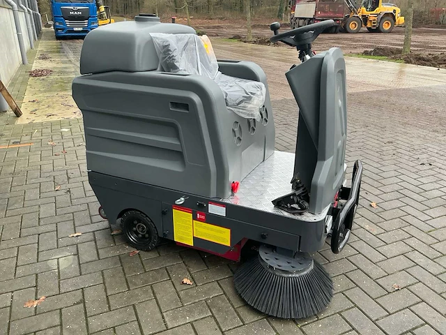 2025 a13 zelfrijdende veegmachine - afbeelding 3 van  15
