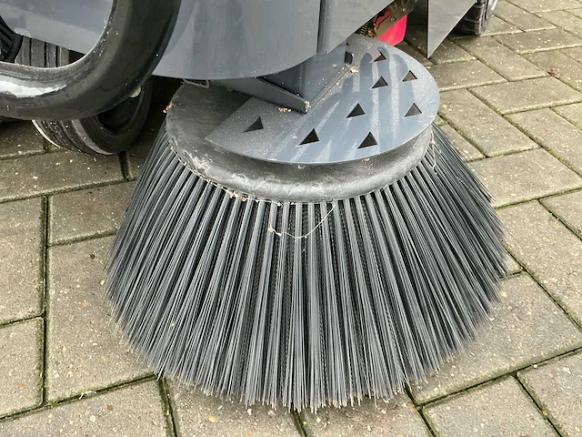 2025 a13 zelfrijdende veegmachine - afbeelding 6 van  15