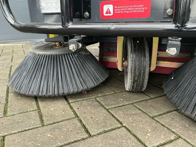 2025 a13 zelfrijdende veegmachine - afbeelding 7 van  15
