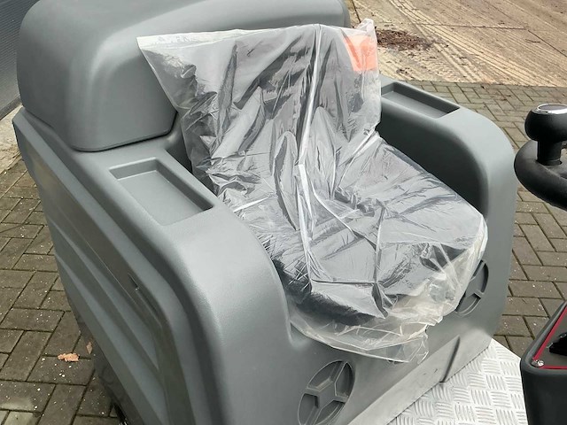 2025 a13 zelfrijdende veegmachine - afbeelding 1 van  10