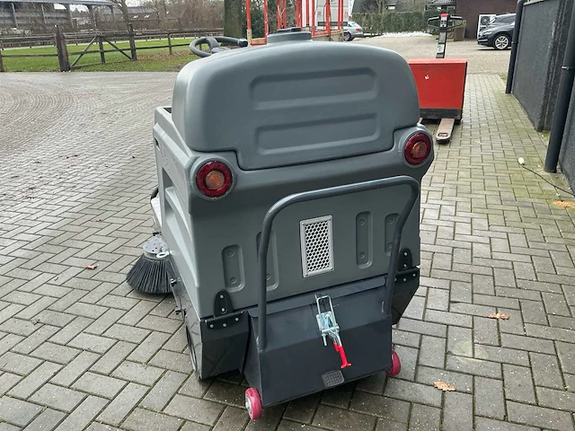 2025 a13 zelfrijdende veegmachine - afbeelding 10 van  15
