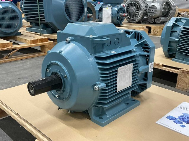 2025 abb m3aa 132 mc4 elektromotor - afbeelding 1 van  6