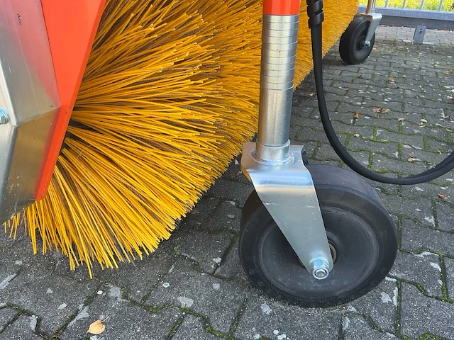 2025 agrometall sw-t 2800 uh straatveegmachine - afbeelding 4 van  14