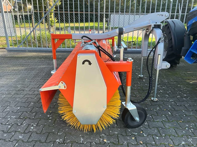 2025 agrometall sw-t 2800 uh straatveegmachine - afbeelding 7 van  14