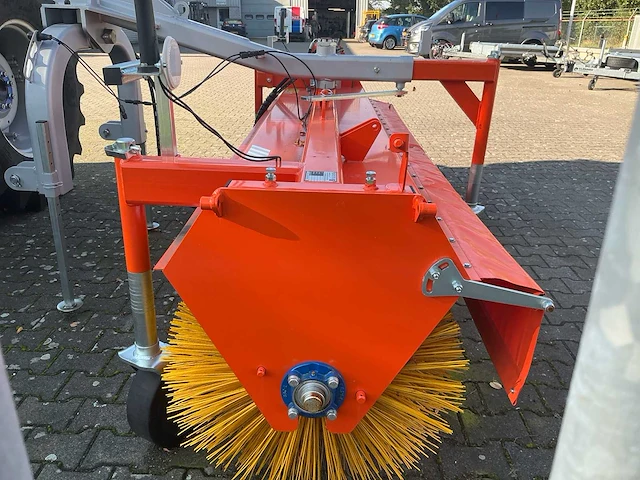 2025 agrometall sw-t 2800 uh straatveegmachine - afbeelding 9 van  14