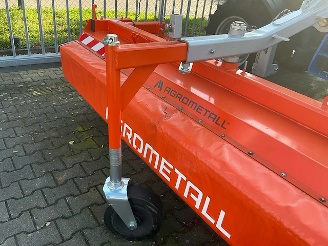2025 agrometall sw-t 2800 uh straatveegmachine - afbeelding 5 van  14