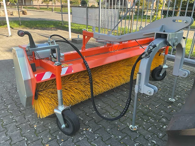2025 agrometall sw-t 2800 uh straatveegmachine - afbeelding 1 van  14
