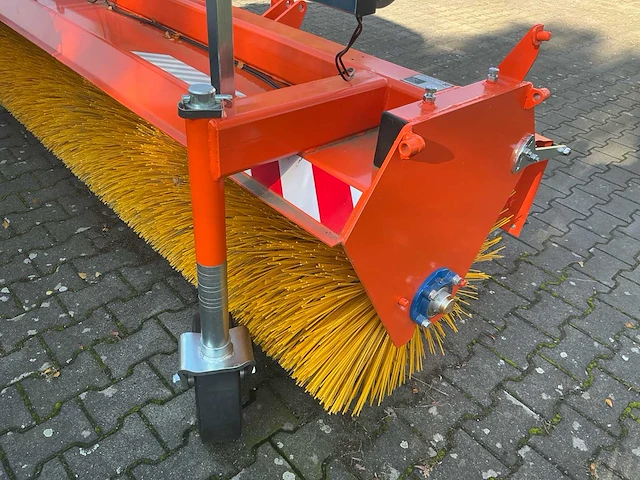 2025 agrometall sw-t 2800 uh straatveegmachine - afbeelding 11 van  14